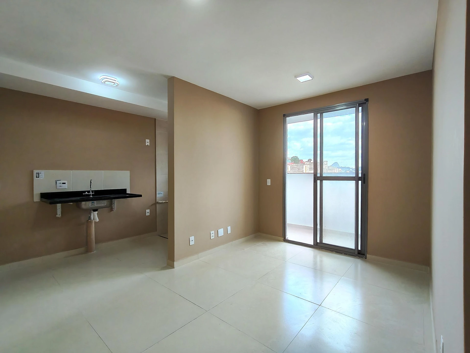 Apartamento com 2 quartos e varanda de vidro fechada — photo 5