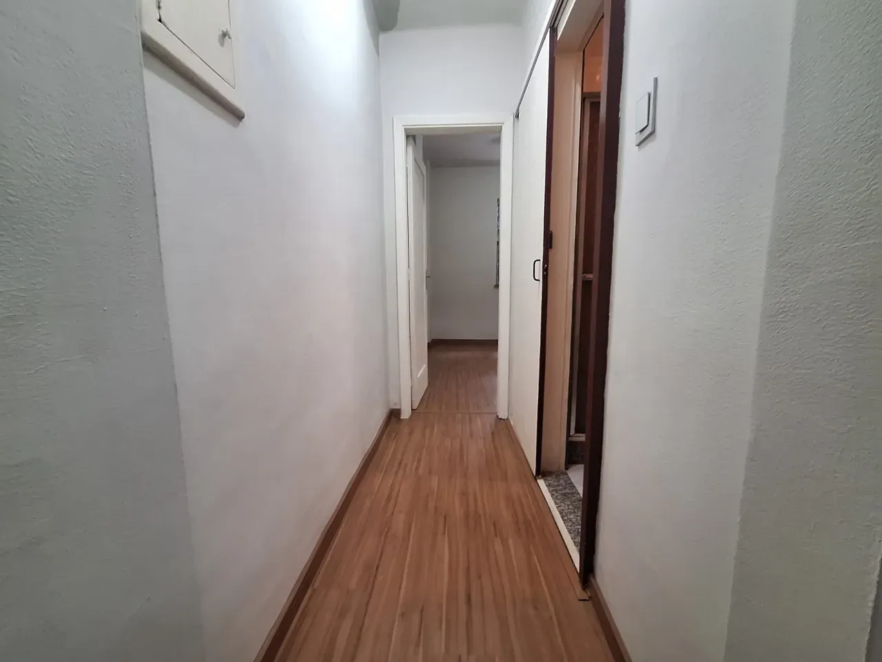 Apartment on the 1st floor with wood or laminate floors — photo 7