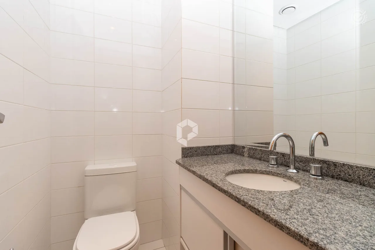 Furnished 1-bedroom apartment with city view — photo 7
