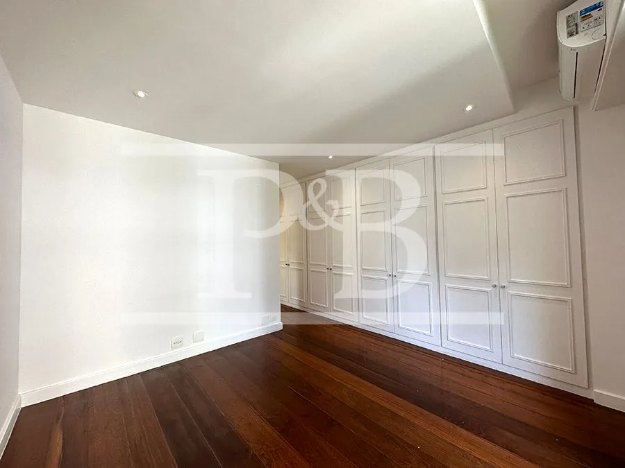 Квартира з 4 спальнями та балконом 410 м² — photo 24