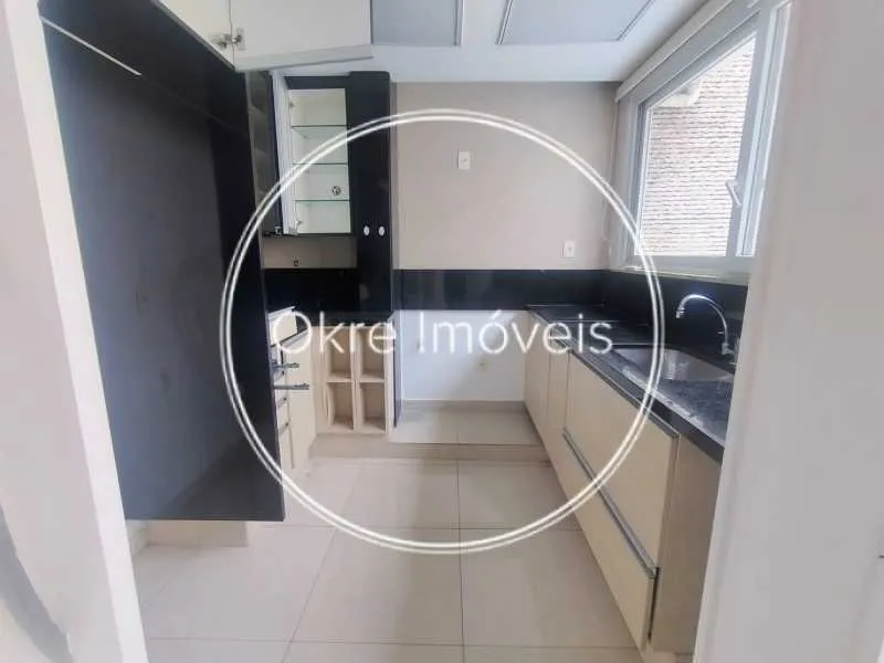 Unfurnished apartment with 2 bedrooms and 3 bathrooms — photo 12