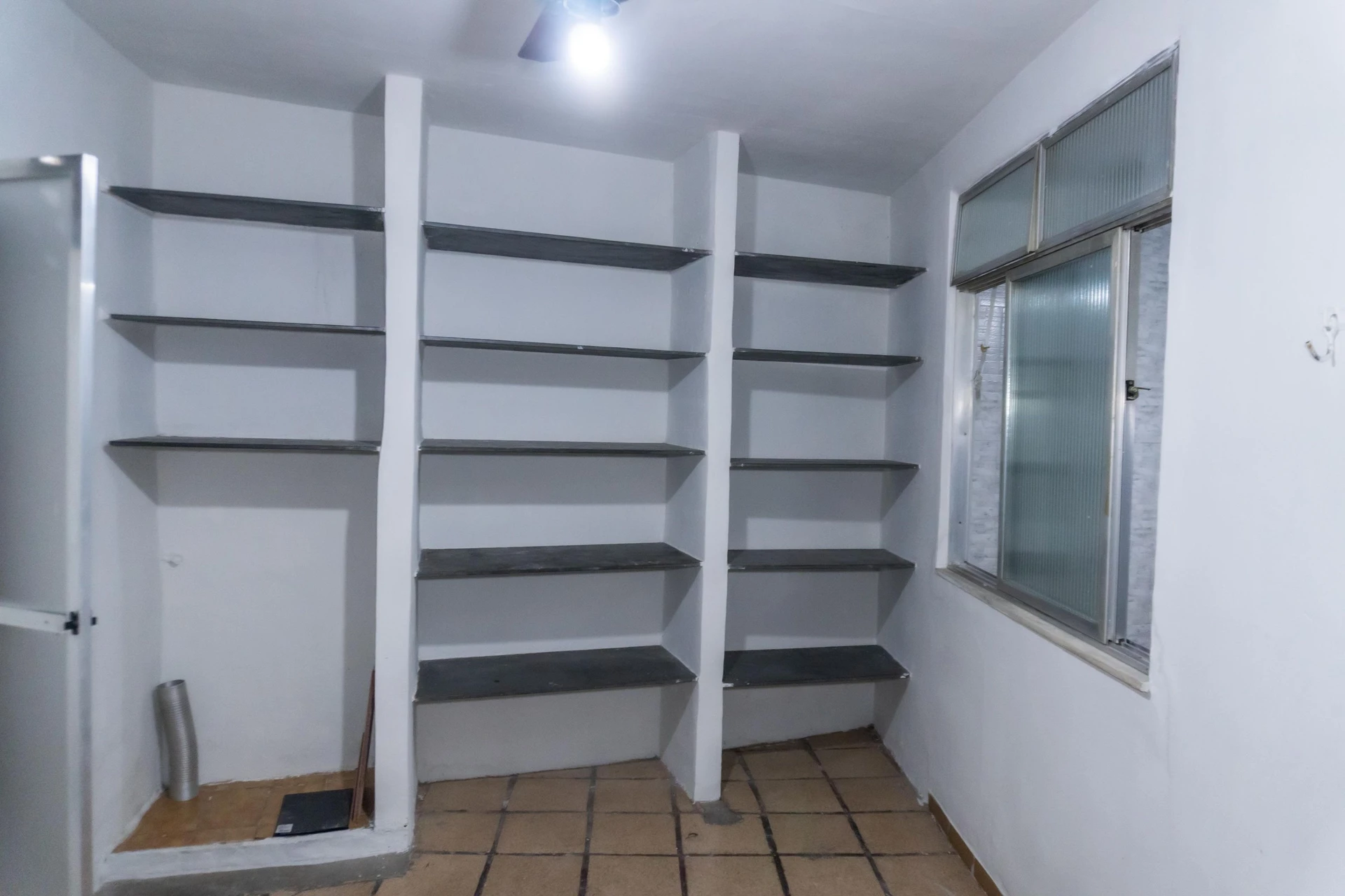 House with 1 bedroom and a separate kitchen — photo 26