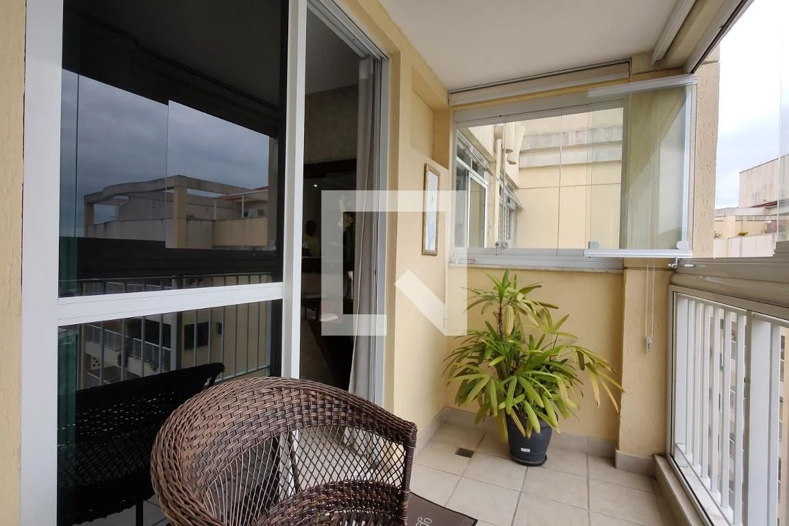 Glass-enclosed balcony in a 3-bedroom apartment, 155 m² — photo 22
