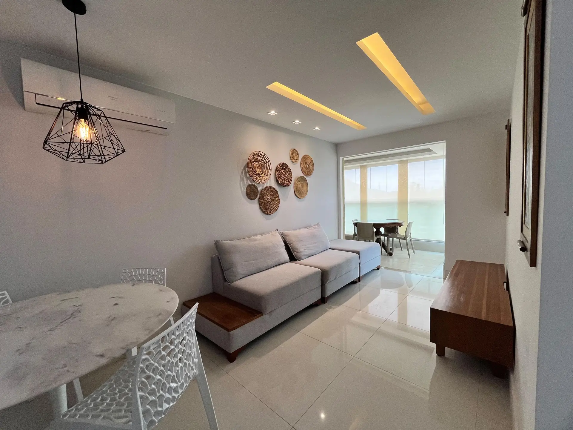 Furnished apartment, 148 m², with a glass-enclosed balcony — photo 8