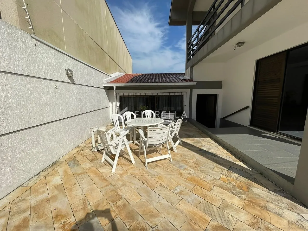 Furnished house, 376 m², with a water view — photo 11