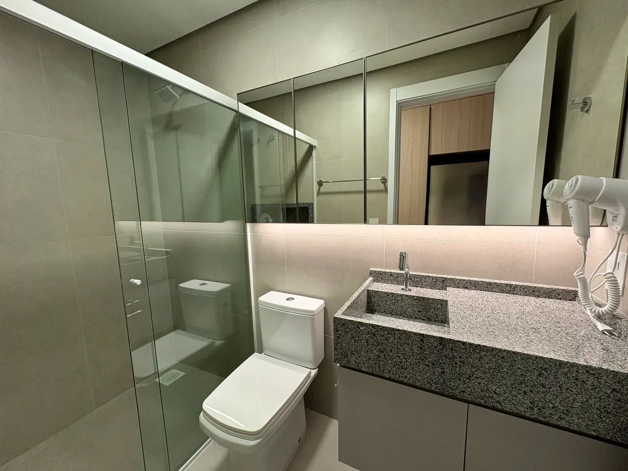 Furnished studio with an open-plan kitchen and A/C — photo 6
