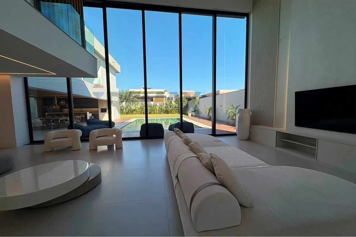 Furnished house with 5 en-suite bedrooms and private BBQ
