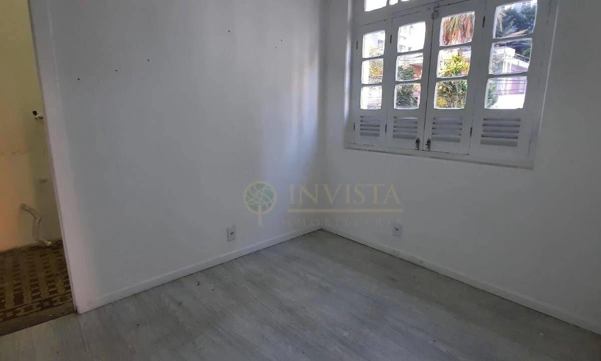 Комерційний будинок з 11 спальнями і 2 ванними — photo 20