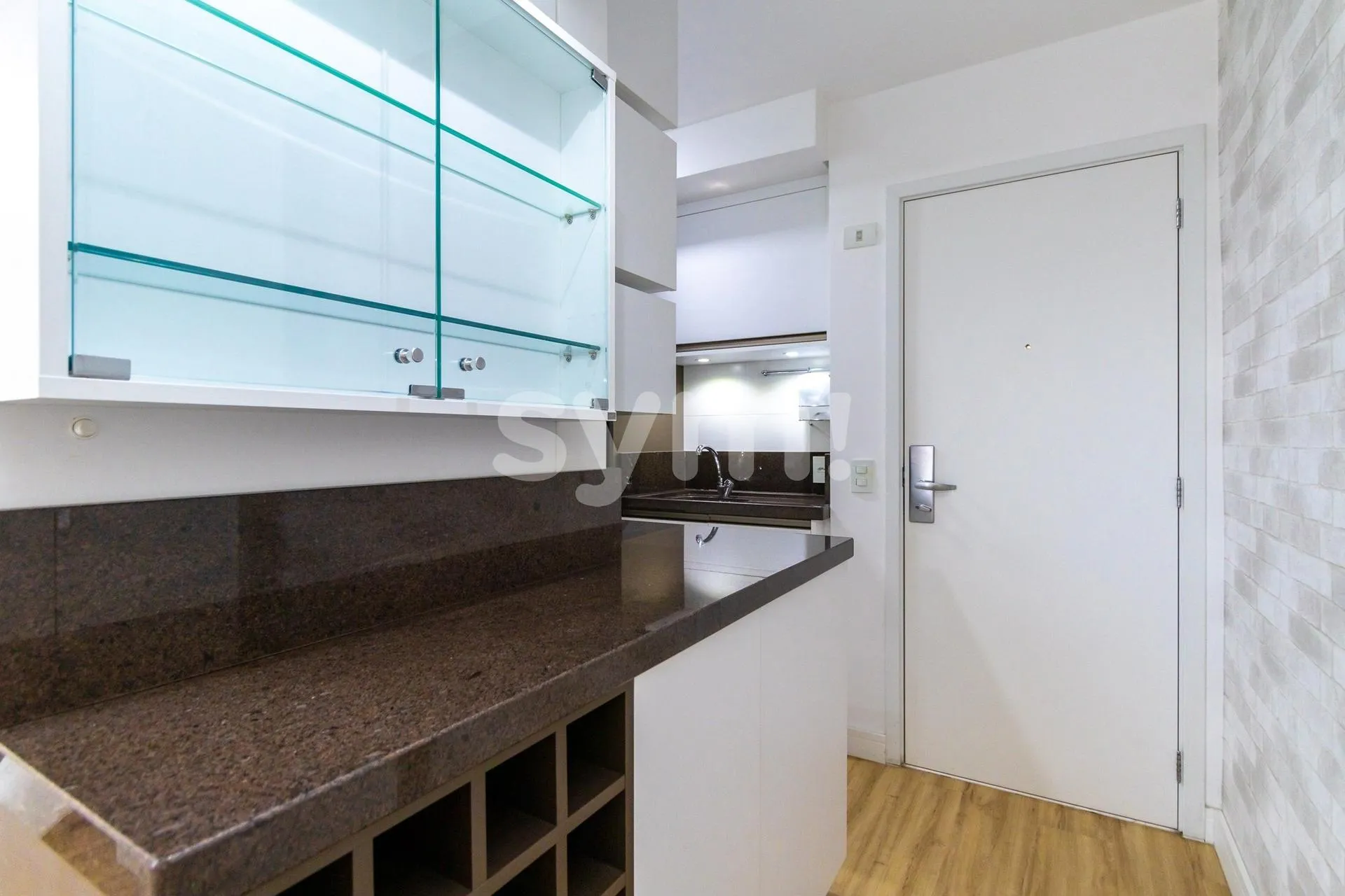 Furnished 1-bedroom apartment with a glass-enclosed balcony — photo 113