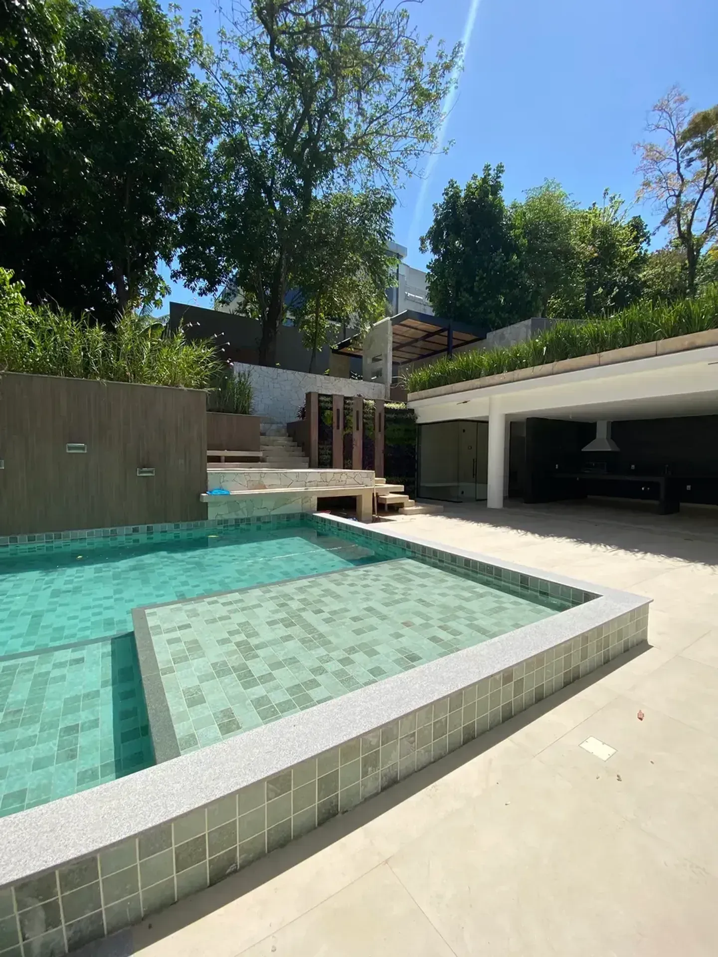 Unfurnished house with 5 bedrooms and 5 bathrooms — photo 33