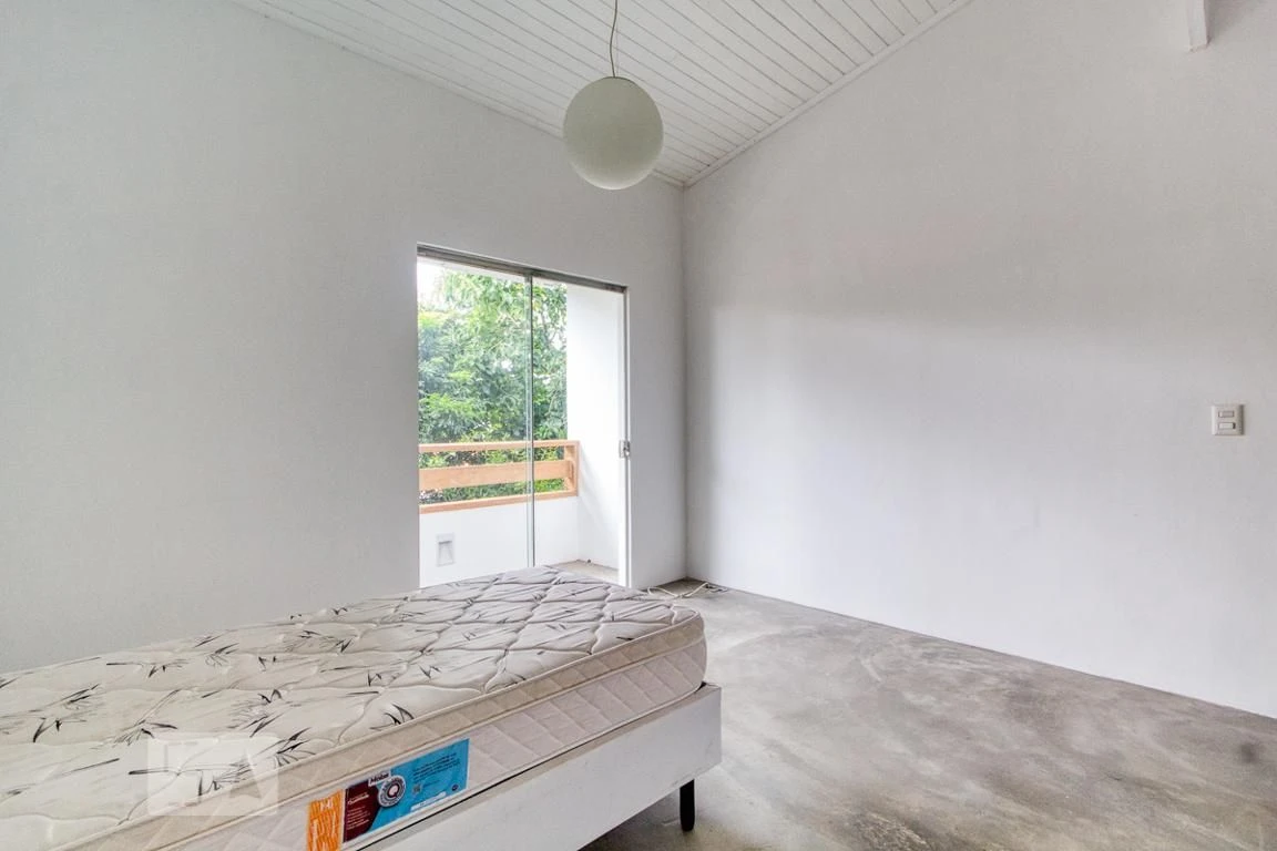House with 3 bedrooms and 4 bathrooms with a closed kitchen — photo 42