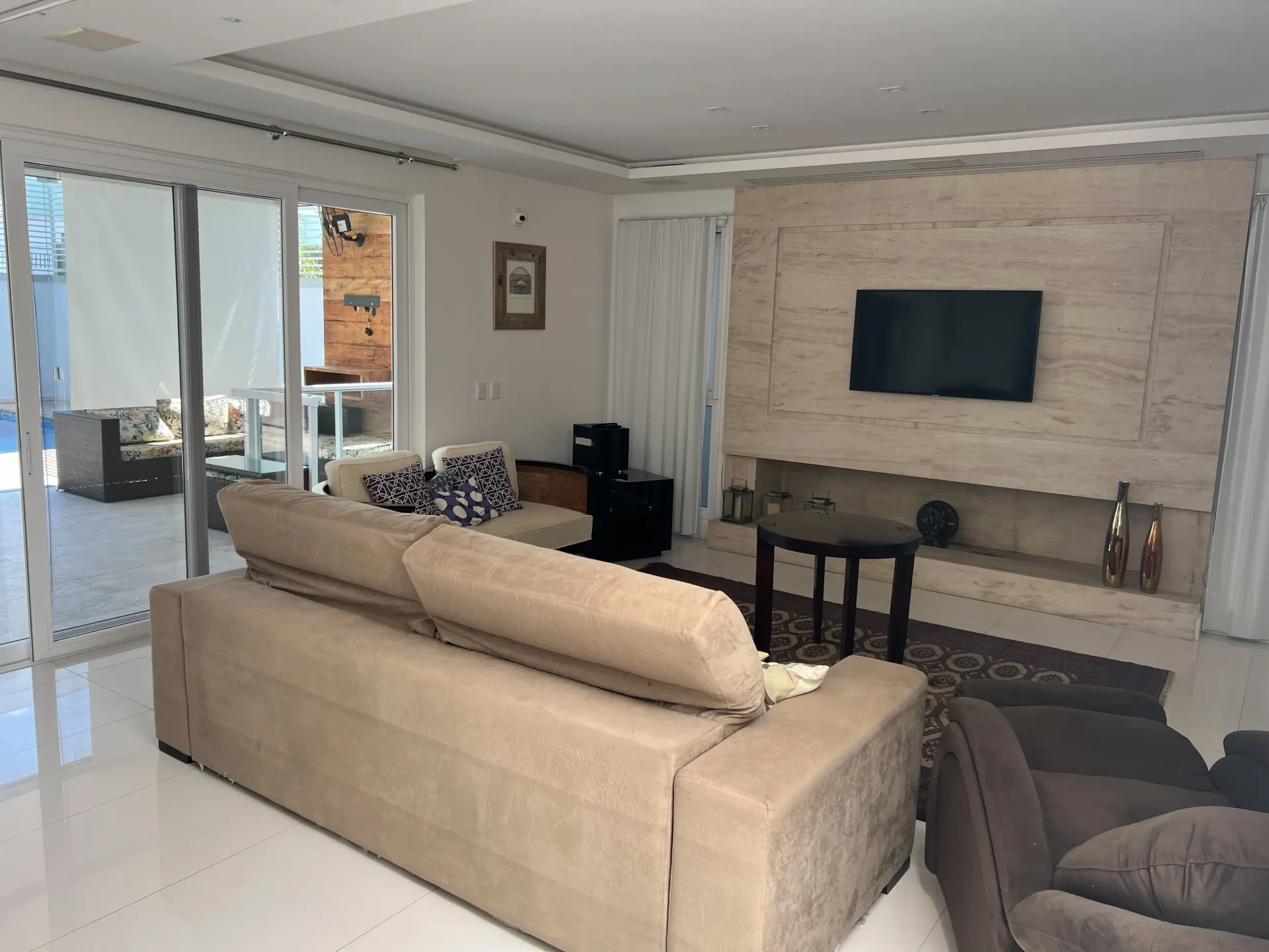Furnished house with 6 en-suite bedrooms and private BBQ — photo 6