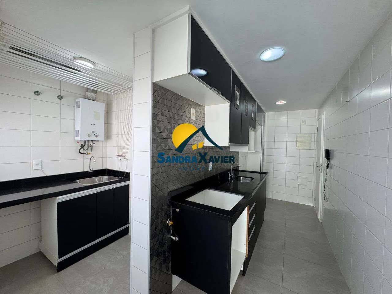 Furnished 3-bedroom apartment with 3 bathrooms and views — photo 21