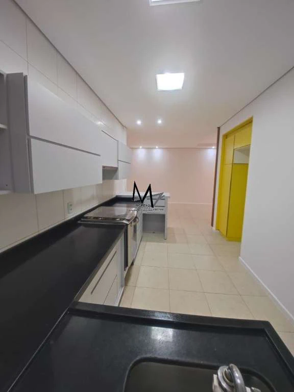 3-bedroom apartment with 2 en-suite rooms and closed kitchen — photo 3