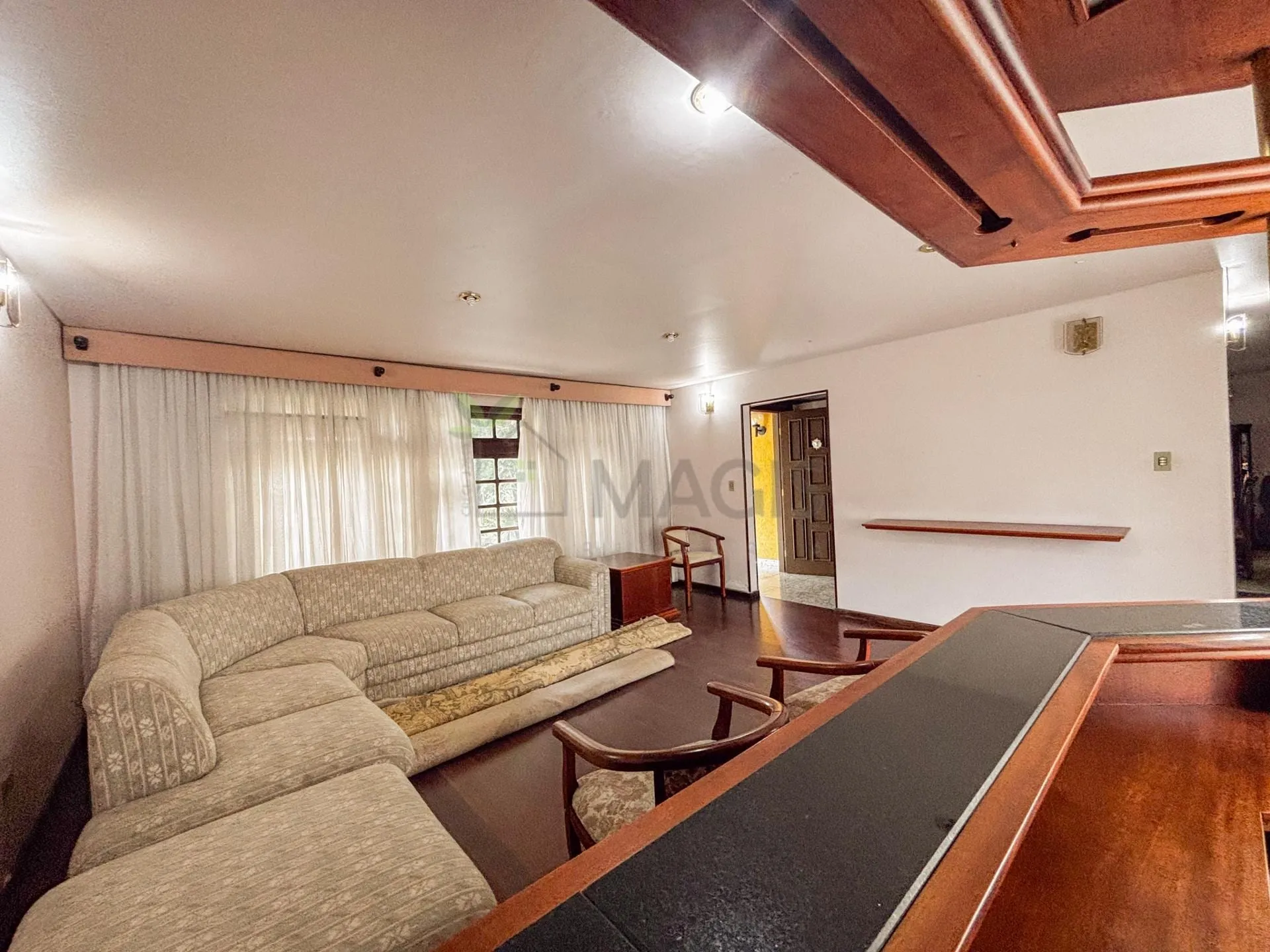 House with 5 bedrooms and 13 parking spaces across 2 floors — photo 37