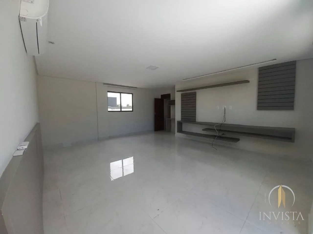 Furnished house, 481 m², with floor-to-ceiling windows — photo 42