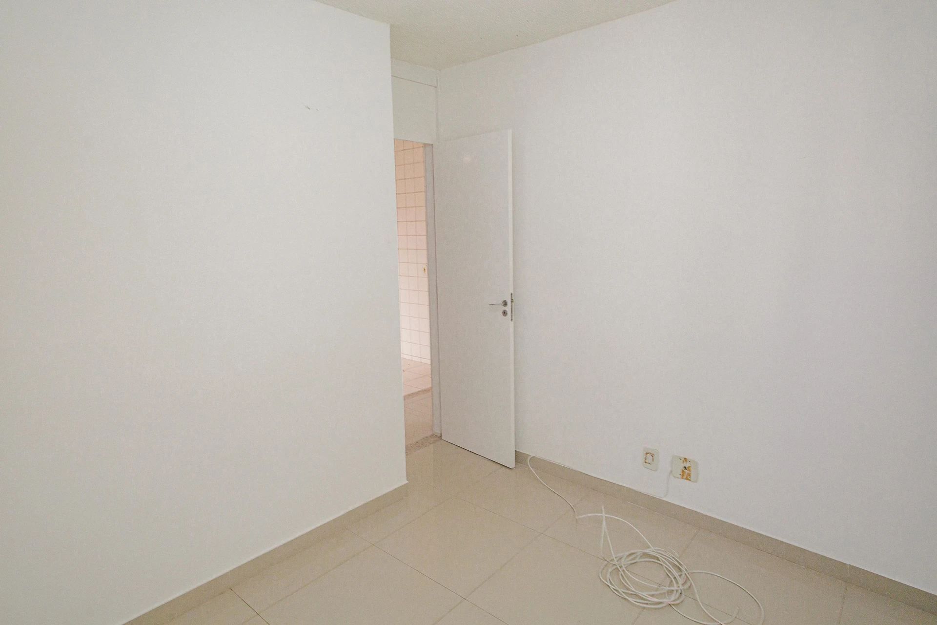 Unfurnished 2-bedroom apartment with 1 bathroom and parking — photo 17