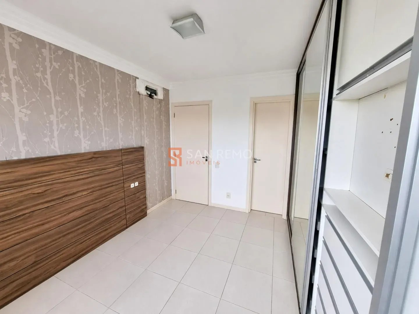 Furnished apartment, 71 m², with a glass-enclosed balcony — photo 5