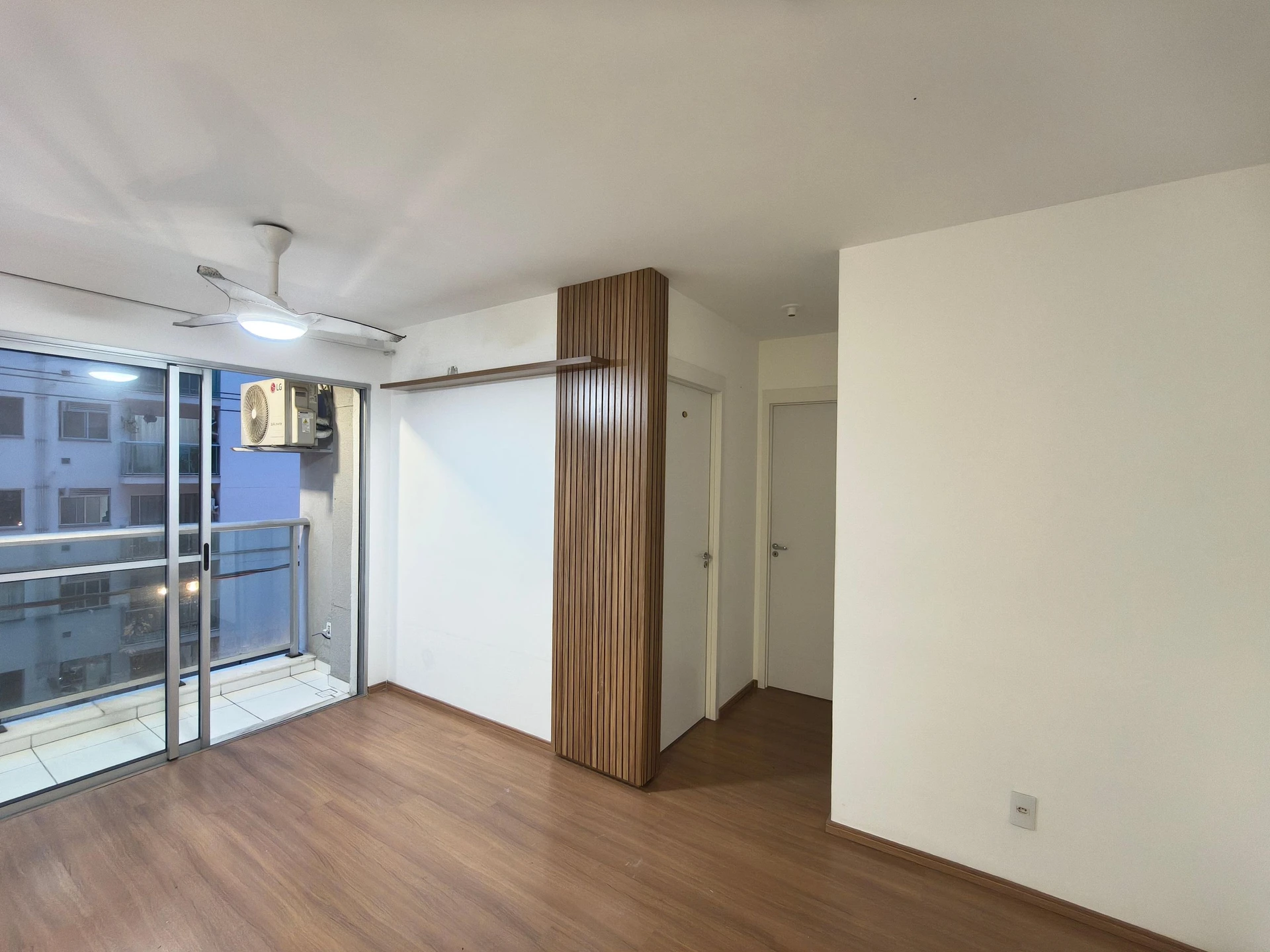 Glass-enclosed balcony in a 2-bedroom apartment, 47 m²