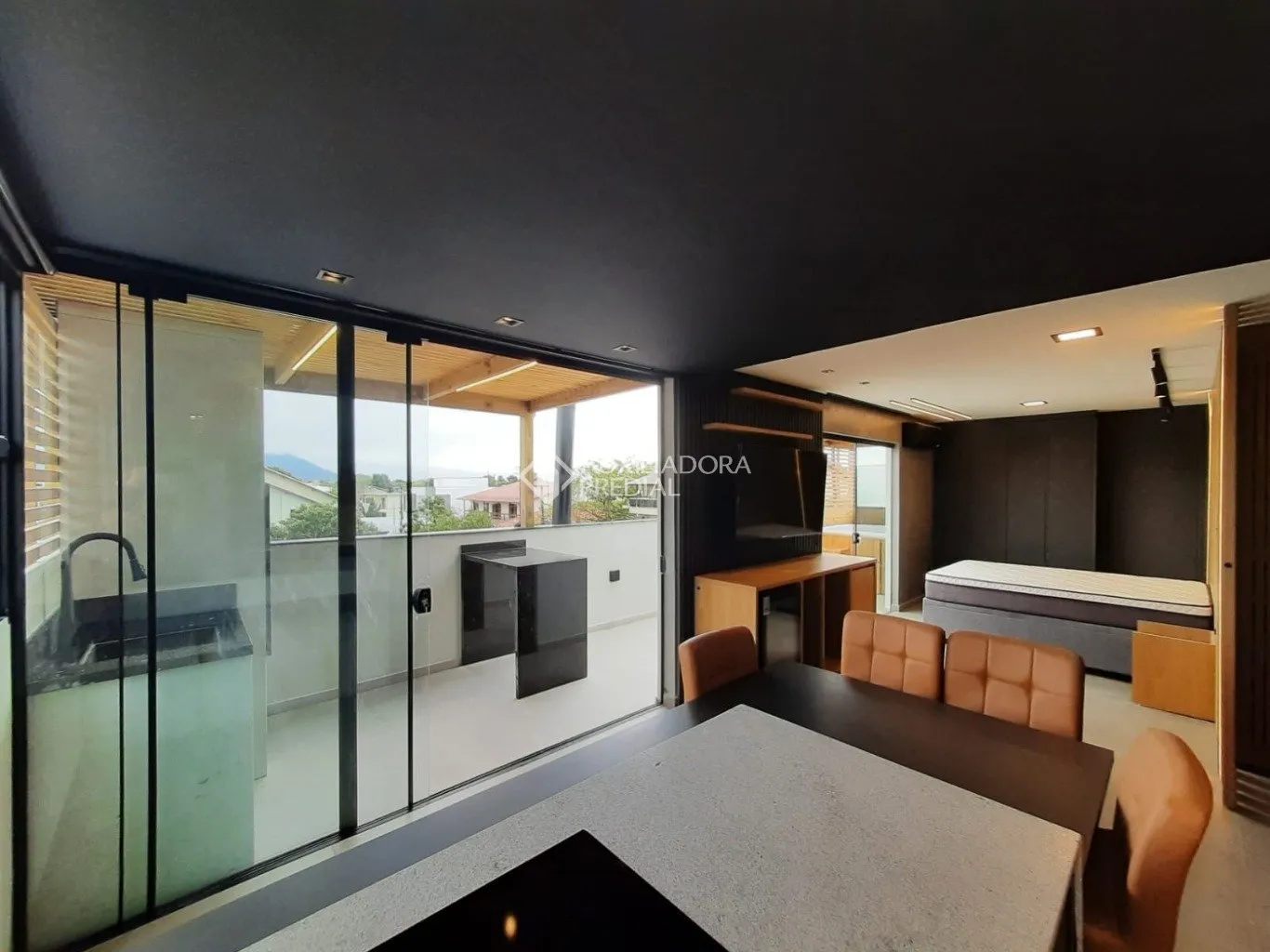 Apartment on the 1st floor with a grill on the balcony — photo 15