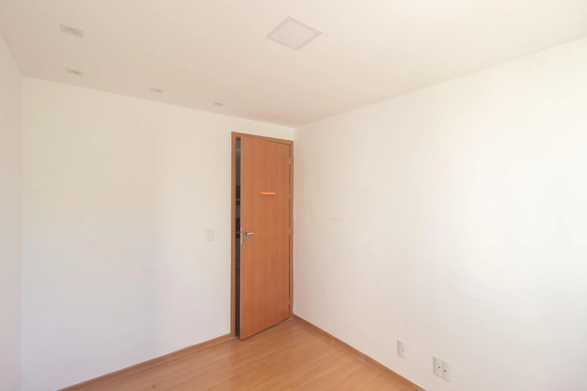 2-bedroom apartment with a laundry area — photo 22
