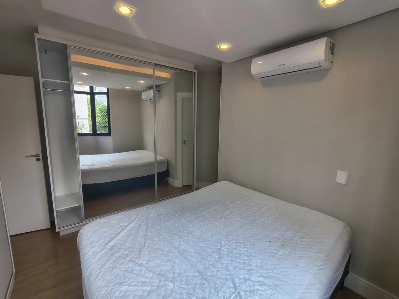 Floor-to-ceiling windows in a 3-bedroom apartment, 90 m² — photo 26