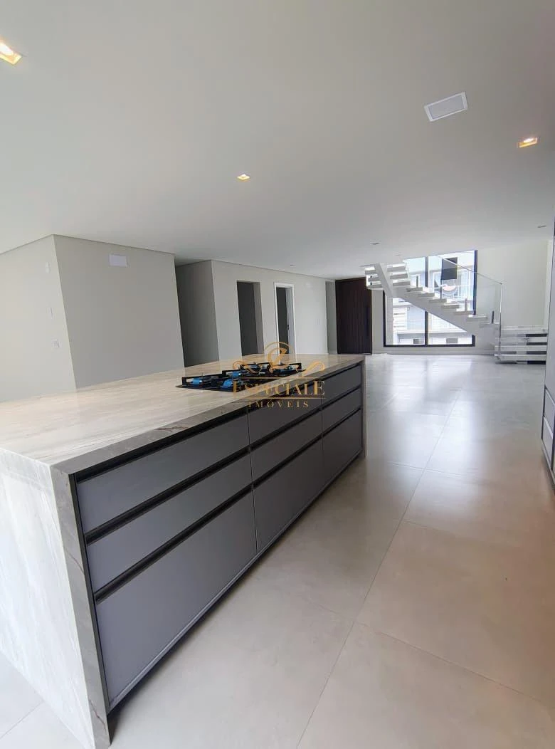 4-bedroom house with floor-to-ceiling windows — photo 3