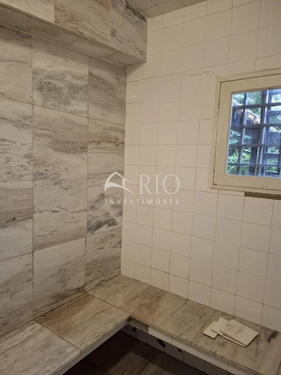 Unfurnished house with 4 bedrooms and 6 bathrooms, 945 m² — photo 21