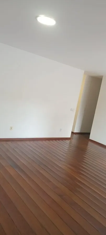 Home office in a 4-bedroom apartment, 120 m²