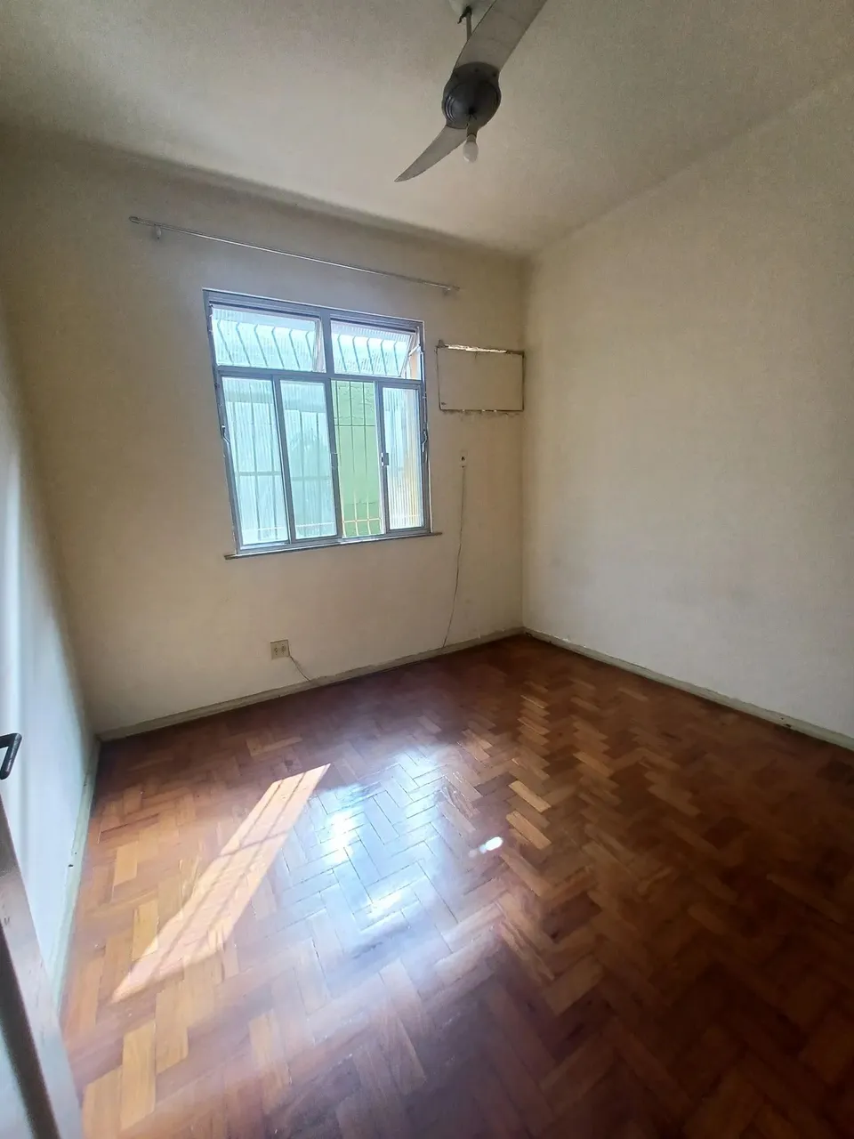 Apartamento sin amueblar de 2 habitaciones con suelo de madera — photo 4