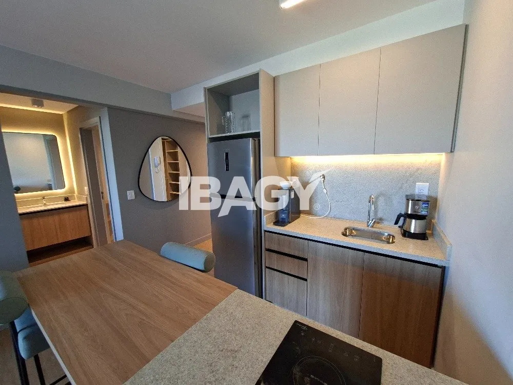 Studio with a glassed-in balcony and open-plan kitchen — photo 165