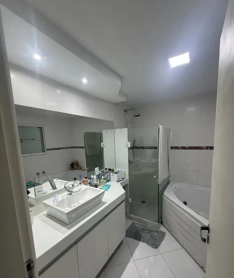 400 m² house with a bathtub and a mountain view — photo 15