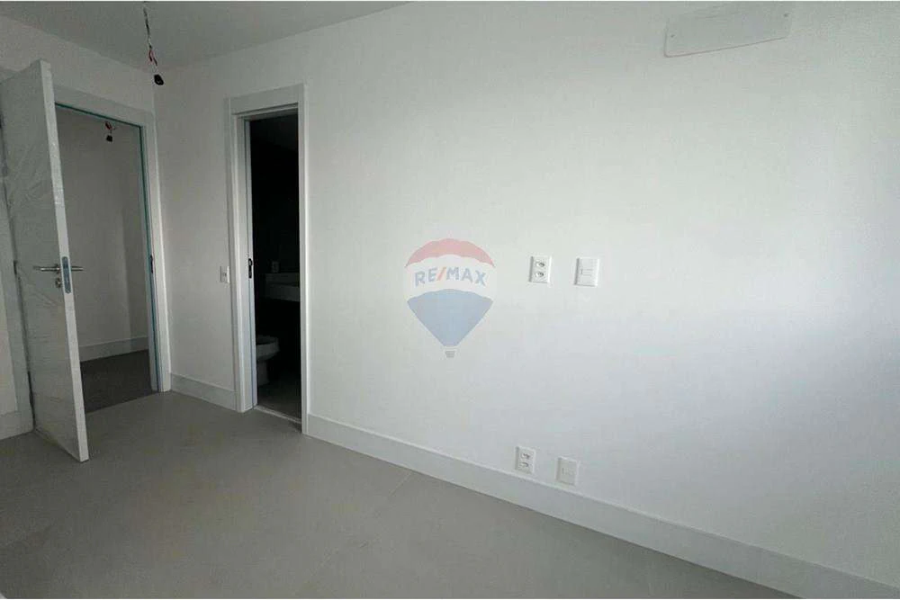 150 m² apartment with 3 en-suite bedrooms and parking — photo 28