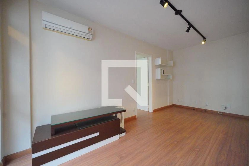 Wood or laminate floors in a one-bedroom apartment, 48 m² — photo 11
