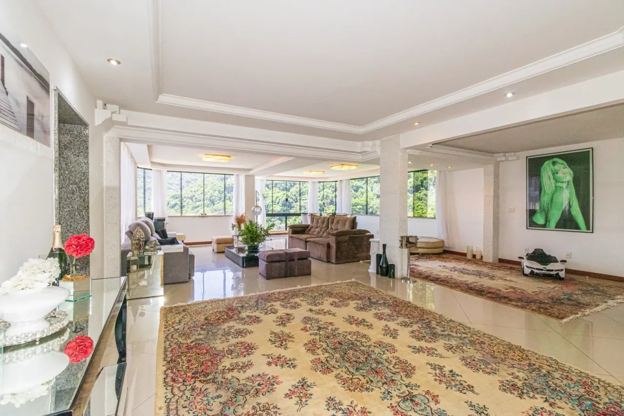 Furnished house with 5 bedrooms and open-plan kitchen — photo 20