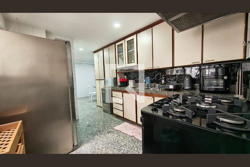 Washing machine in a 4-bedroom apartment, 205 m² — photo 23