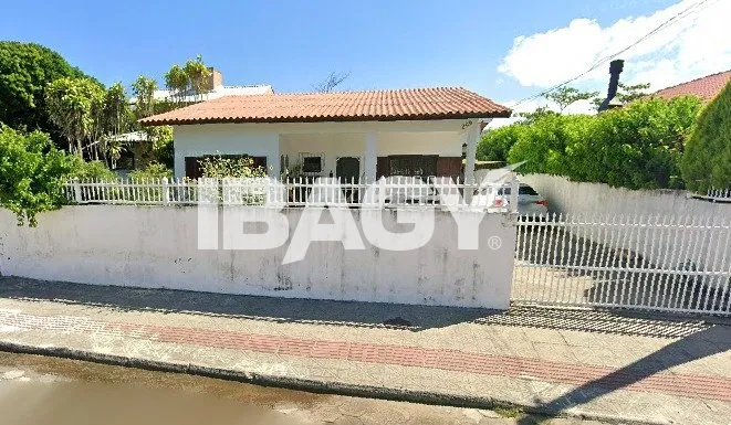 4-bedroom house with a water view in Florianópolis — photo 44