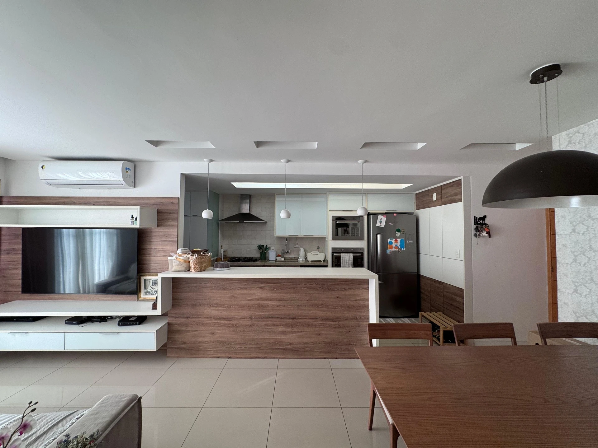 4-bedroom apartment with a glass-enclosed balcony — photo 57