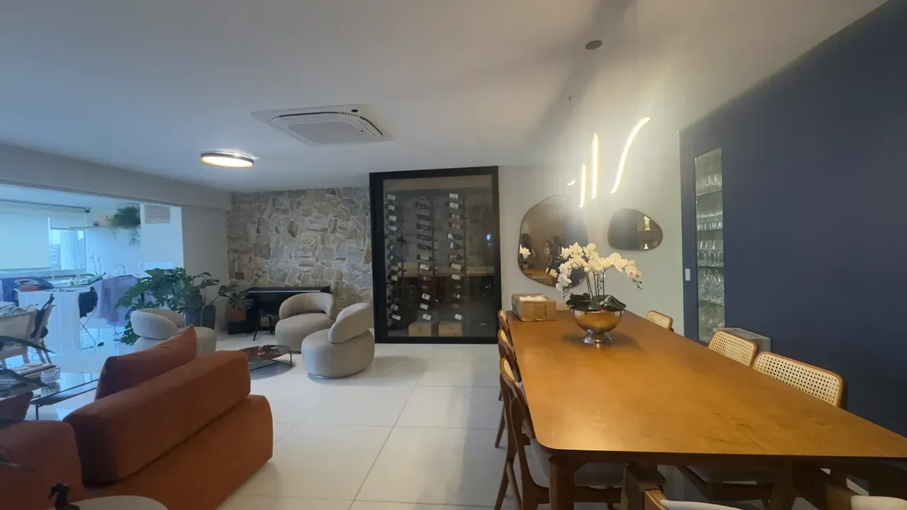 4-bedroom apartment with open-plan kitchen — photo 2