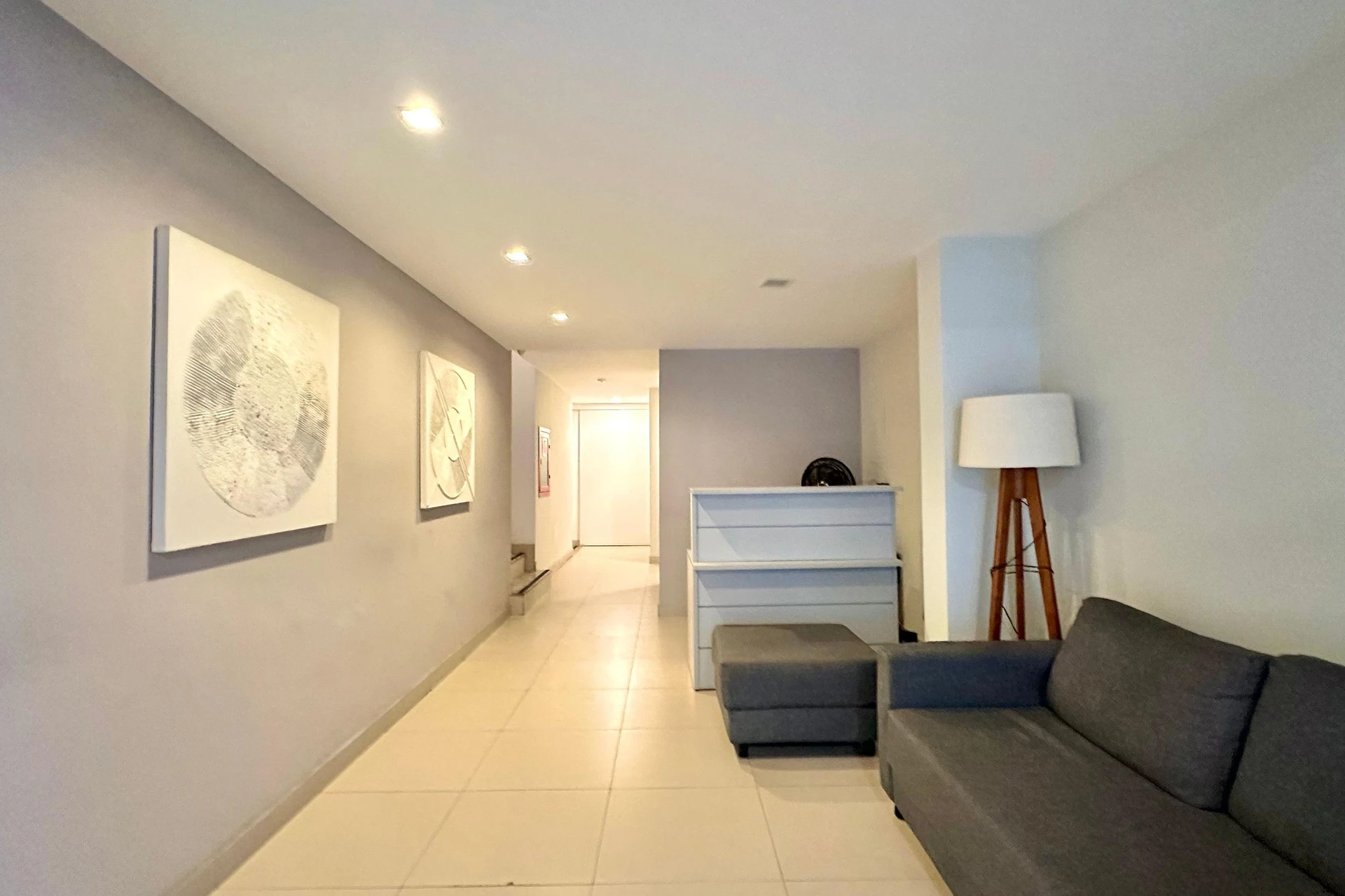 Unfurnished apartment with 2 suites and a balcony — photo 11