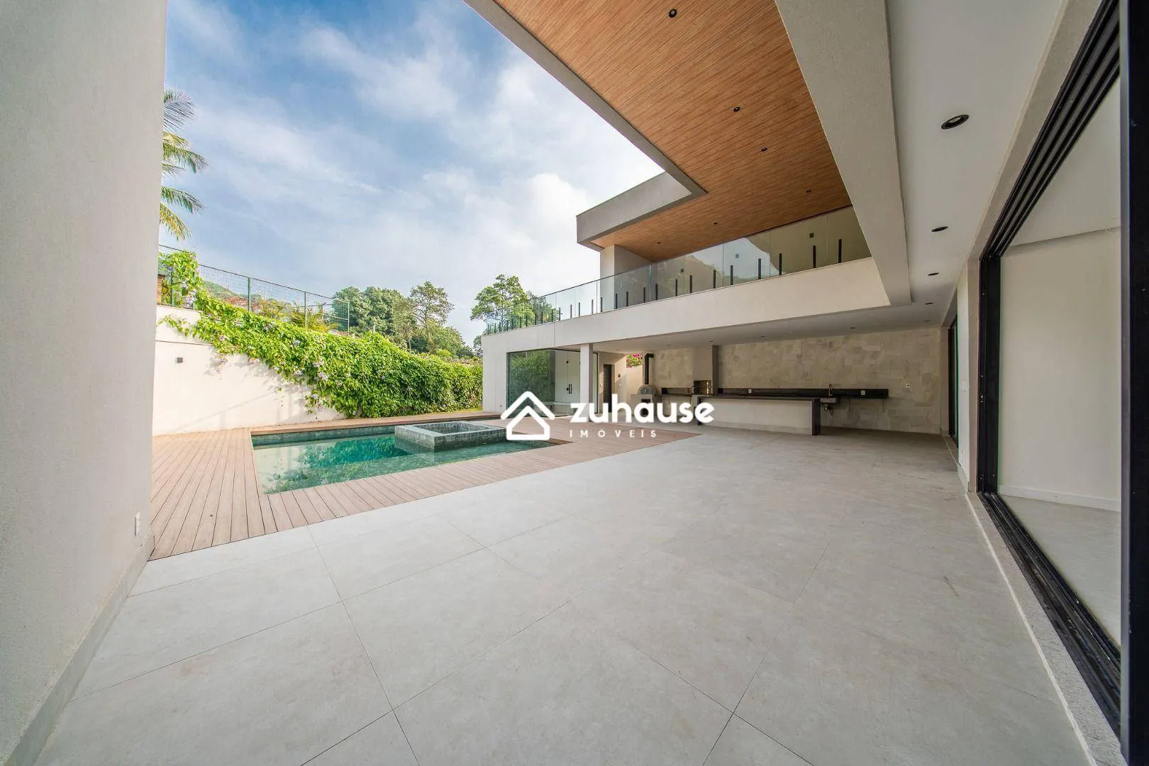 House with 5 bedrooms and an open-plan kitchen — photo 7