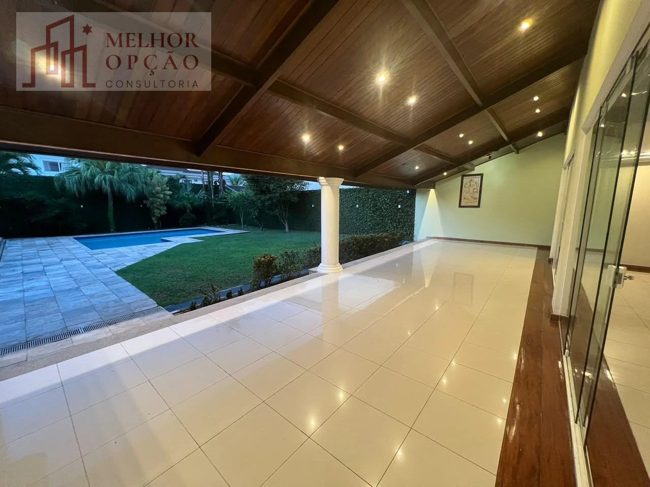 Будинок 650 м² з гардеробною та балконом із грилем — photo 4