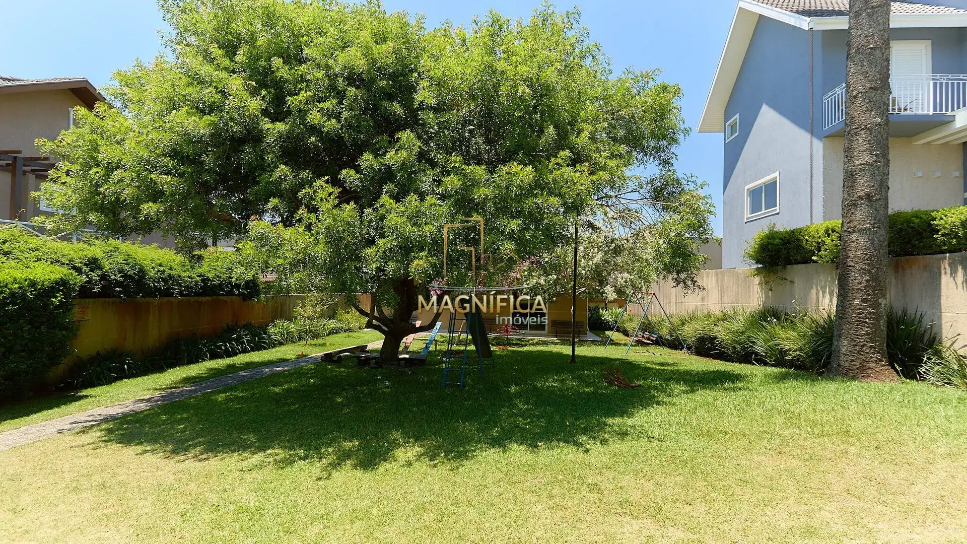 House with 4 bedrooms and 3 en-suite suites, 4 parking spaces — photo 68