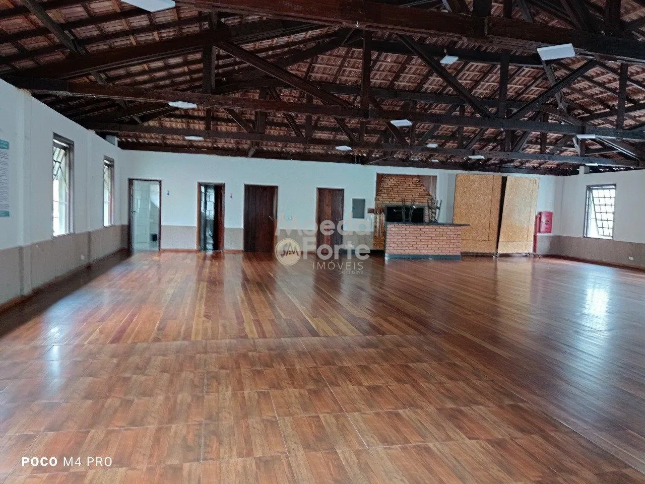 3-bedroom apartment with wood or laminate floors in Curitiba — photo 29