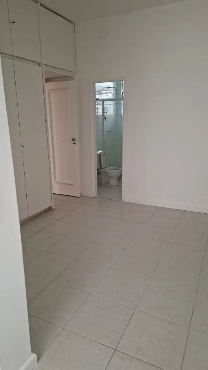 Квартира з 2 спальнями та дерев'яною підлогою або ламінатом — photo 4