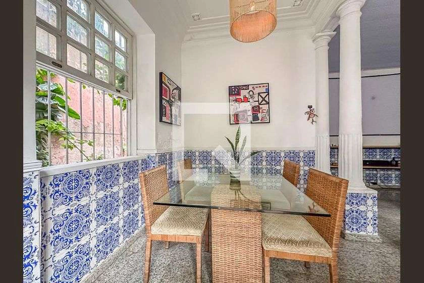 Casa com 4 quartos, jardim privativo e 300 m² — photo 8