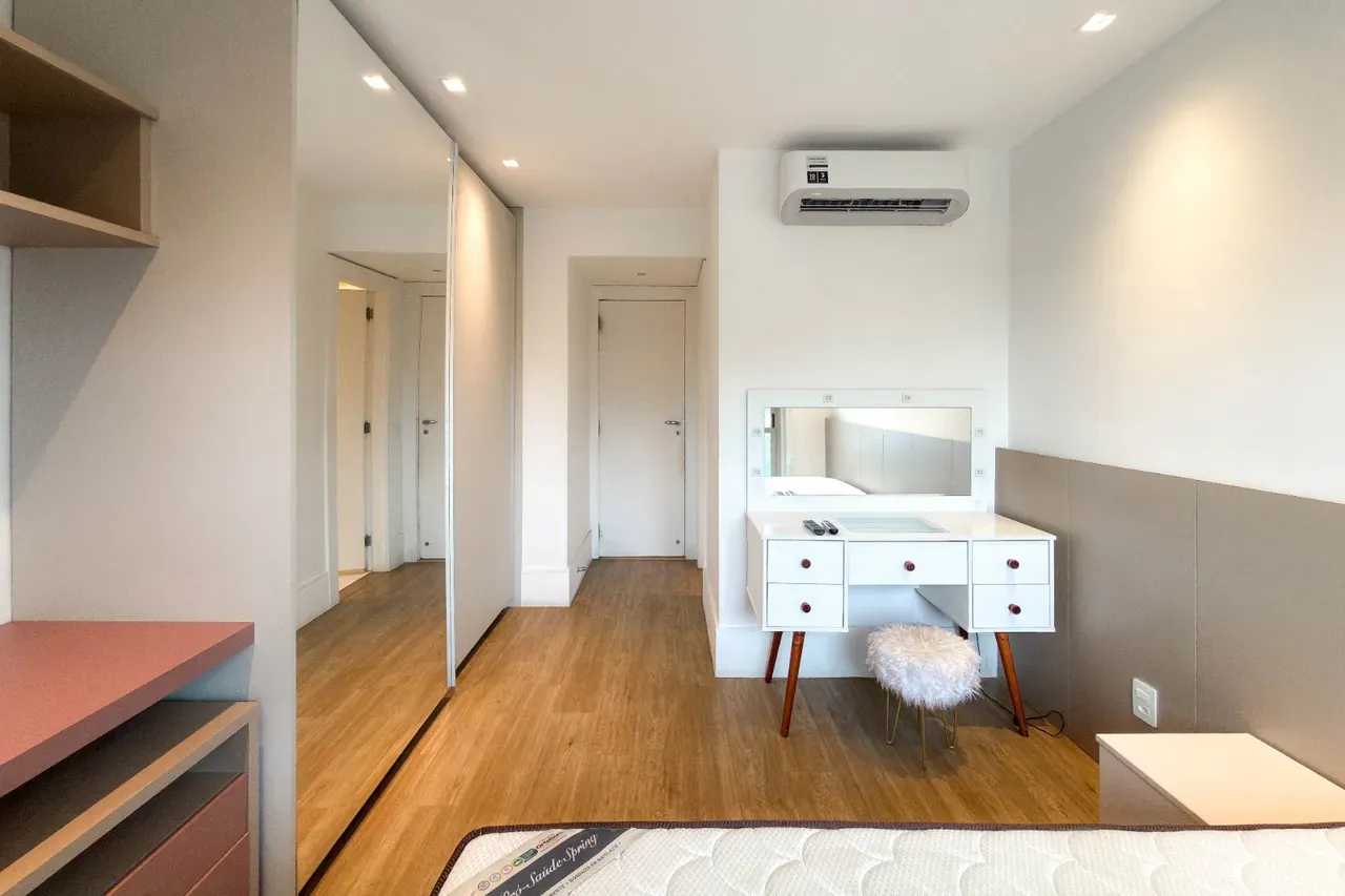Furnished apartment with 4 bedrooms and 5 bathrooms — photo 24