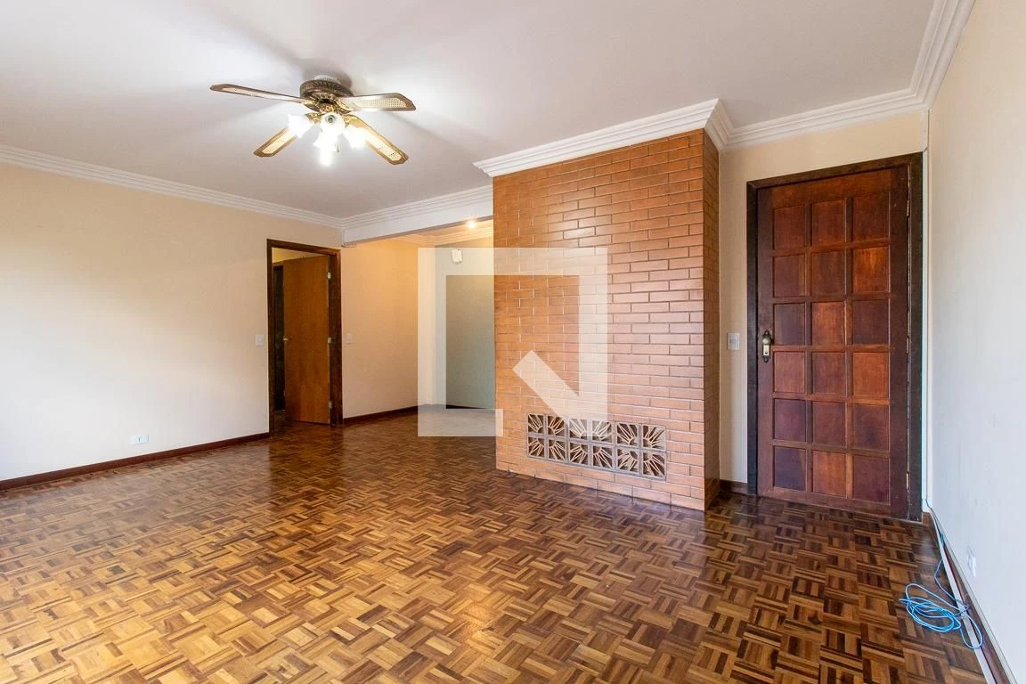 Apartamento de 3 quartos com piso de madeira ou laminado — photo 28