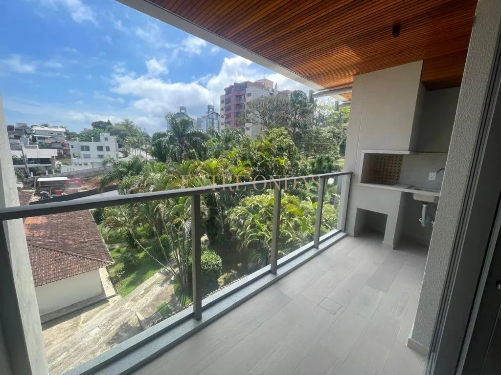 Balcony with a grill in a 2-bedroom apartment, 20 m²