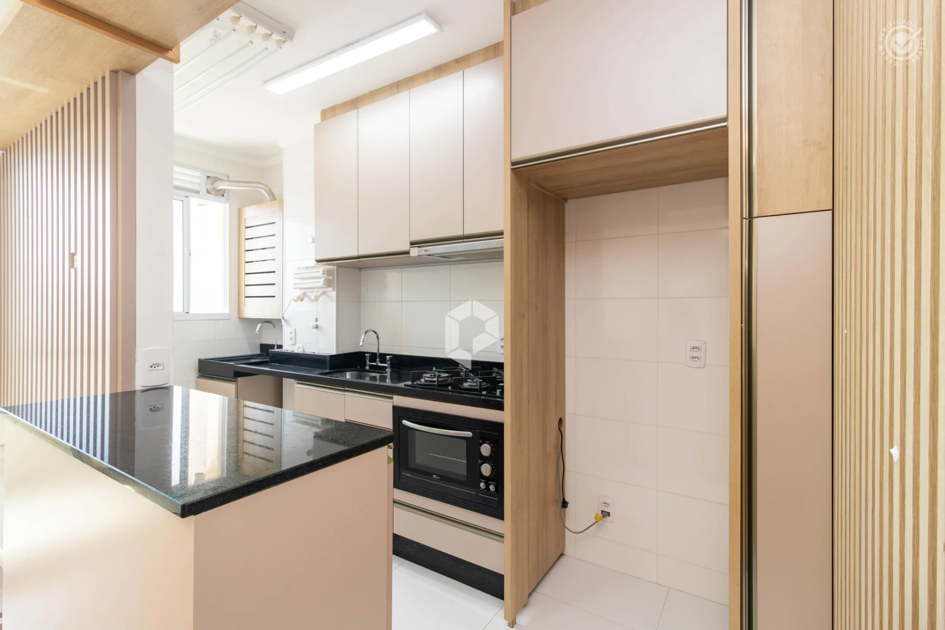 2-bedroom apartment with a grill on the balcony in Curitiba — photo 2